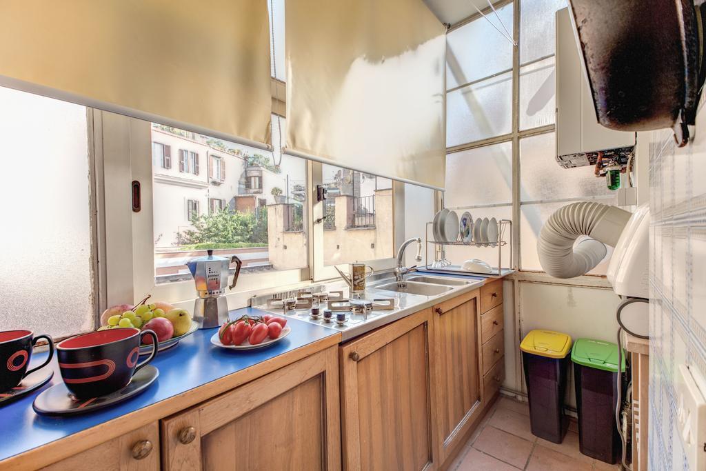 Frangipane Apartment Рим Стая снимка