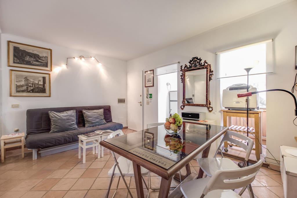 Frangipane Apartment Рим Стая снимка