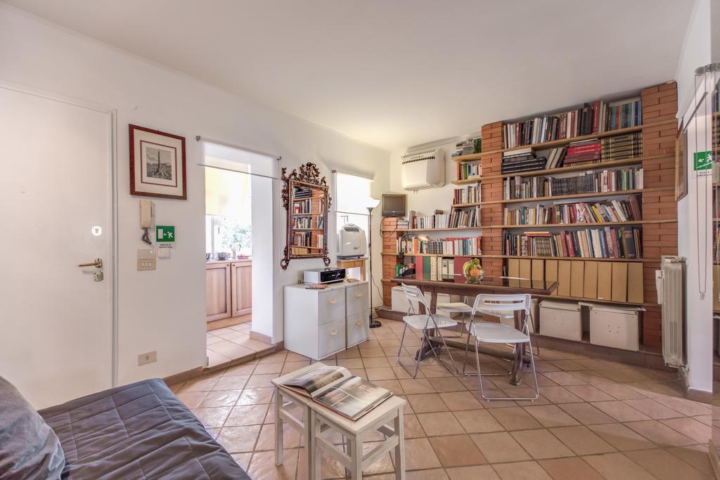 Frangipane Apartment Рим Стая снимка