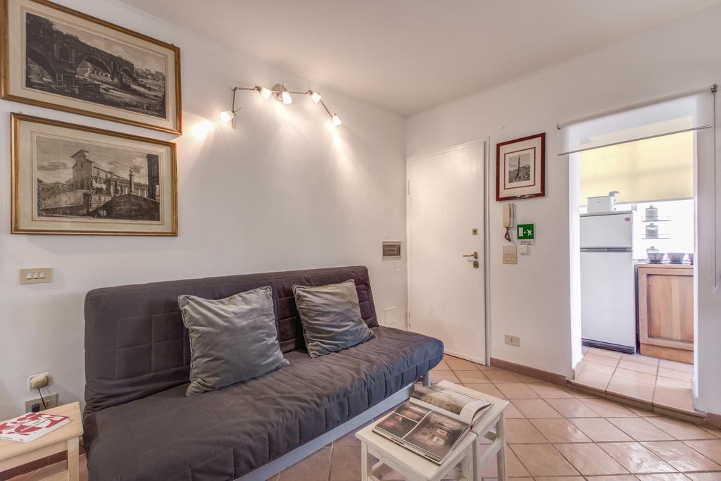 Frangipane Apartment Рим Стая снимка