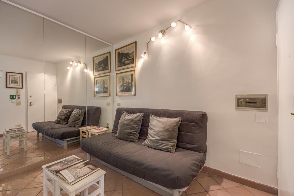 Frangipane Apartment Рим Стая снимка