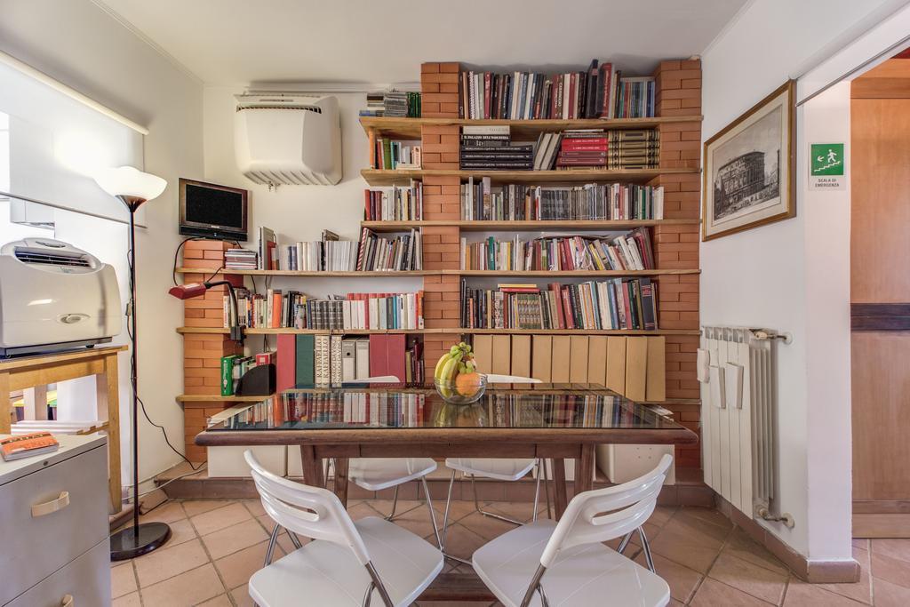 Frangipane Apartment Рим Стая снимка